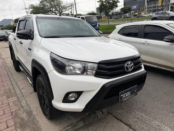 TOYOTA HILUX 2.8 SR CHALLENGE 4X4 CD 16V DIESEL 4P AUTOMÁTICO